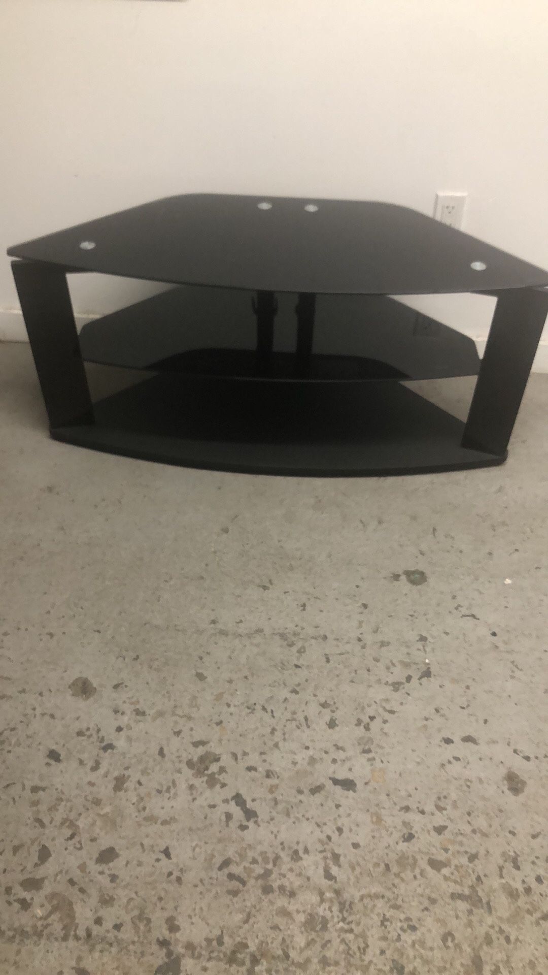 42”wx16”dx19”h Very good condition TV stand