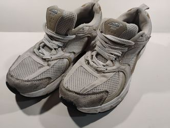 Avia shoes. W8