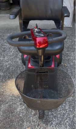 Golden Mobility Scooter – Needs Battery