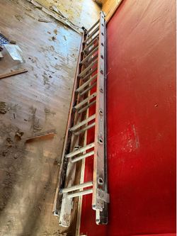 Warner ladder 32ft