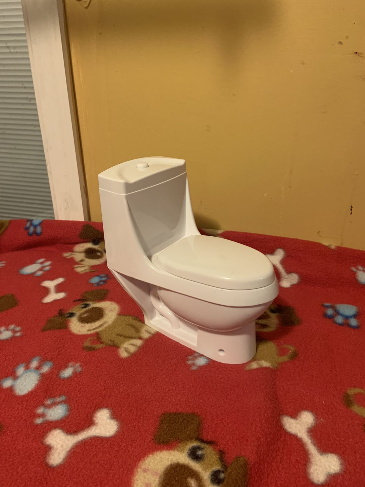 Toilet for an 18” doll