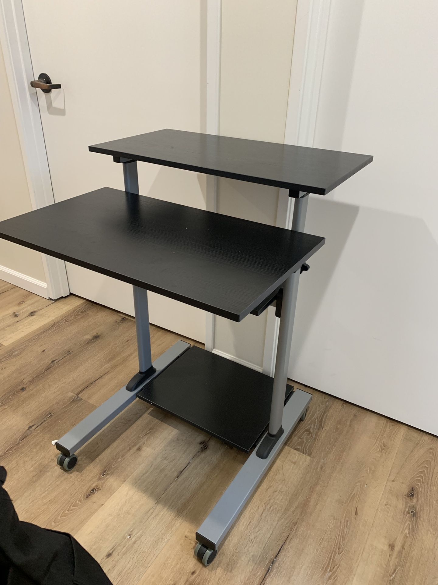 Standing mobile desk