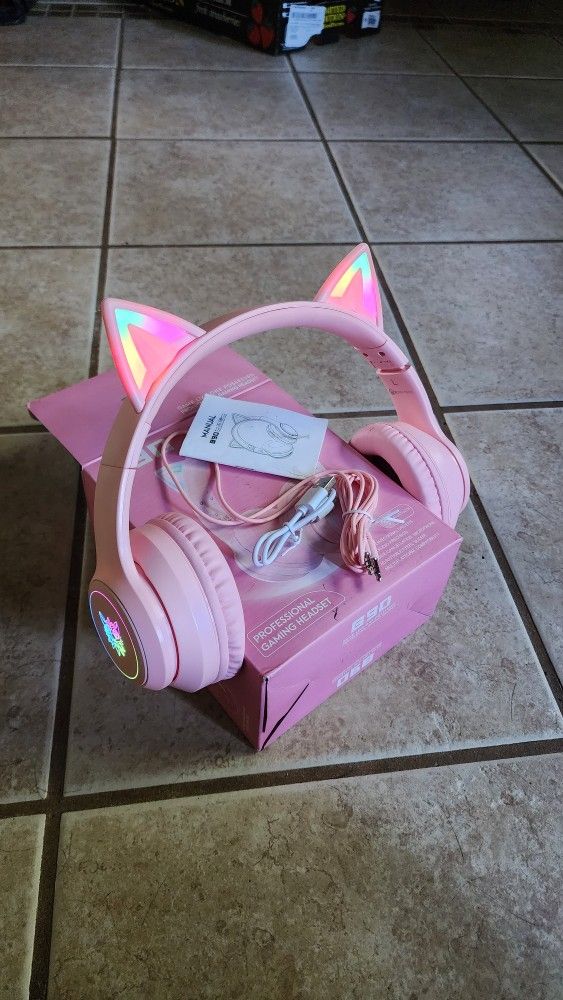 Cat Ears Light Up B90 Bluetooth Gaming Headset