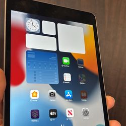 iPad Mini 4 128gb. Like New And Unlocked!