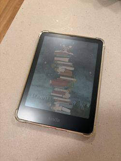 Kindle Colorsoft with screen protector and case