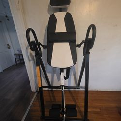 Mesa de inversión de alta resistencia para terapia de alivio del dolor de espalda.
