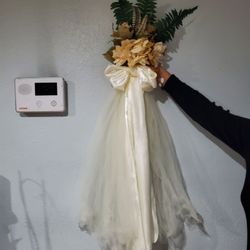 Bows To Mark Wedding Aisles