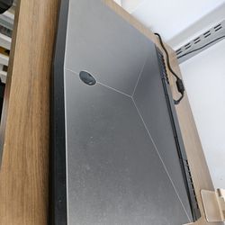 Dell Alienware R15 Upgraded Screen Needs Replacement But Works With Monitor