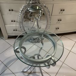 Beautiful console table  with mirror . table: 24”H ,19”W / mirror 34”H,21”W 