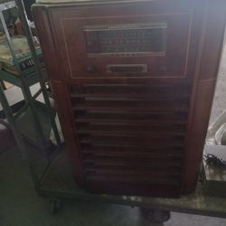 Beautiful  vintage radio