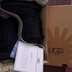 UGG BOOTS FOR KIDS SIZE 9!! PRICE FIRM