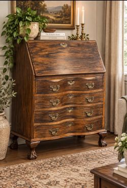 BEAUTIFUL RESTORED MADDOX SECRETARY DESK — MAHOGANY