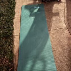 Gaiam Essentials Yoga Mat