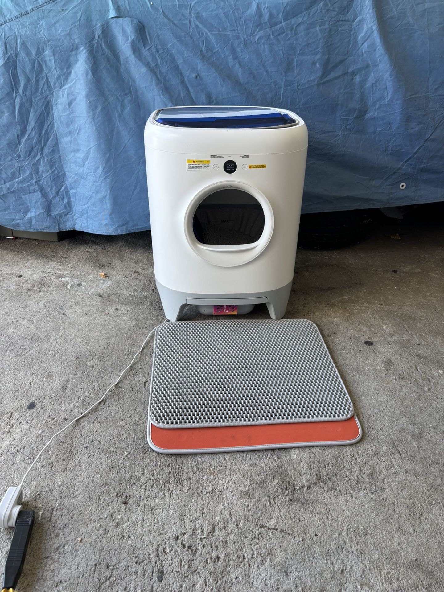 Petkit Self Cleaning Litter Box $125 Pick Up in Reseda 91335