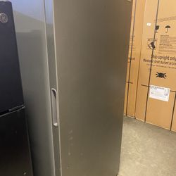 Frigidaire  FRUF2020AN 33 Inch Freestanding Upright Freezer with 20.0 cu. ft. Capacity