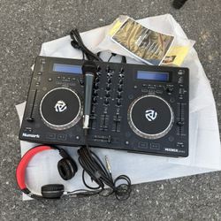 Numark Mixdeck Express Double Deck Controller W/microphone and headset