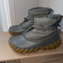 Crocs Echo Boot – Men’s Size 11 – Army Green / Gum Sole – Like New [RARE]