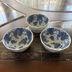 Japanese Blue & White Rice Soup Bowls – Grape Design (Set of 3)