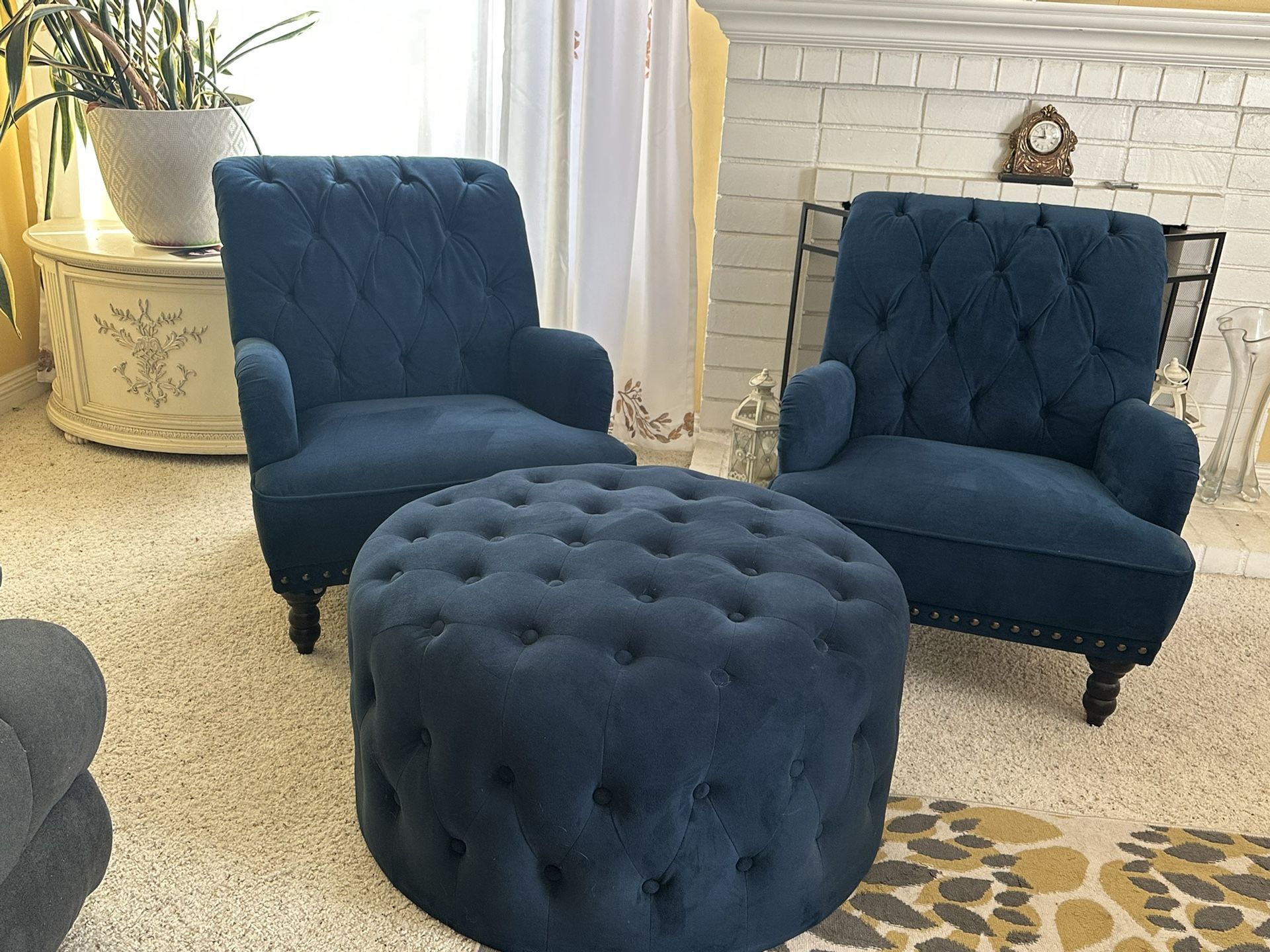 Accent Chairs And Ottoman 