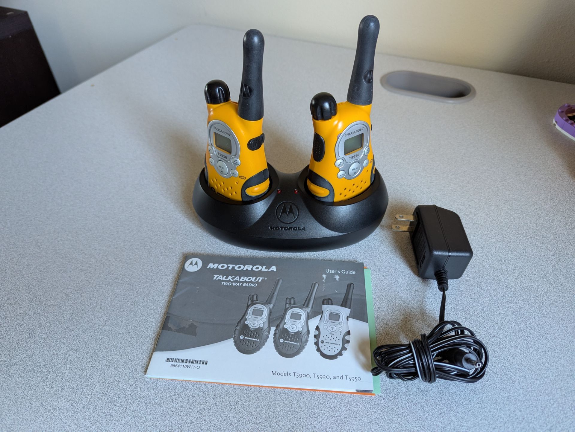 Motorola Talkabout T5950 Walkie-Talkies 2 Way Radio