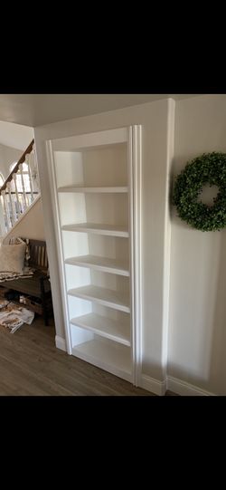 Hidden bookshelf door