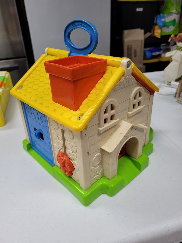 Vintage 1984 Fisher Price Little People Discovery
Cottage / House #136 - Bell Works
$25
