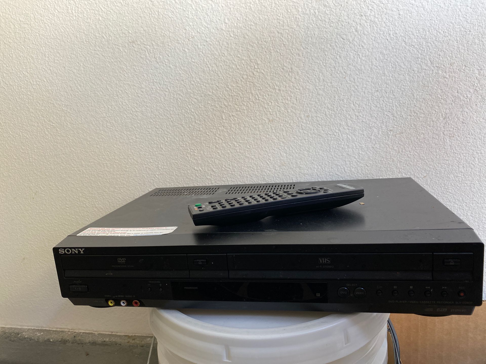 VHS DVD Sony player with remote