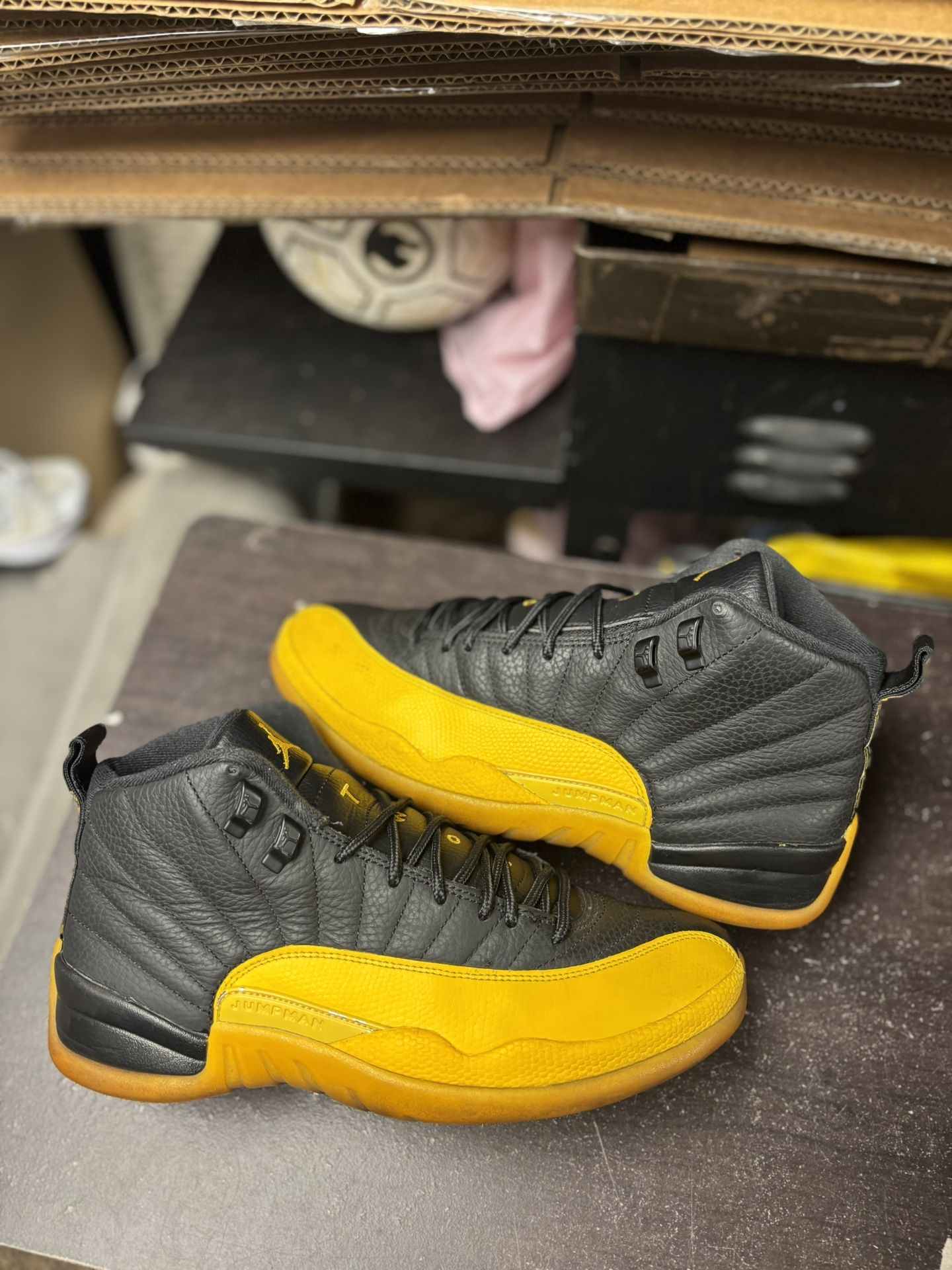 Air Jordan 12 University Gold