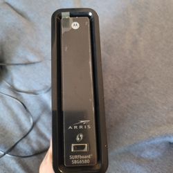 ARRIS (Motorola) Cable
módem/router Wi-Fi 