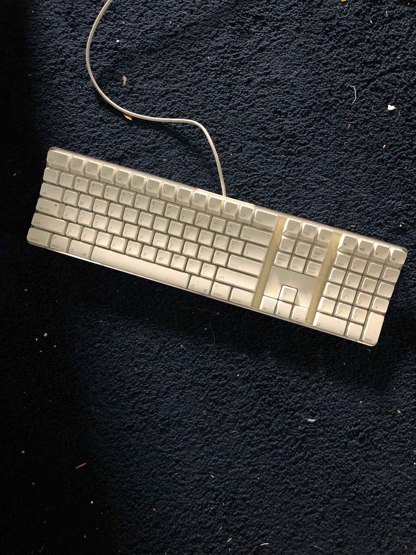 Apple keyboard MODEL A1048