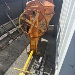 Heavy-Duty Towable Concrete Mixer (Steel Drum)