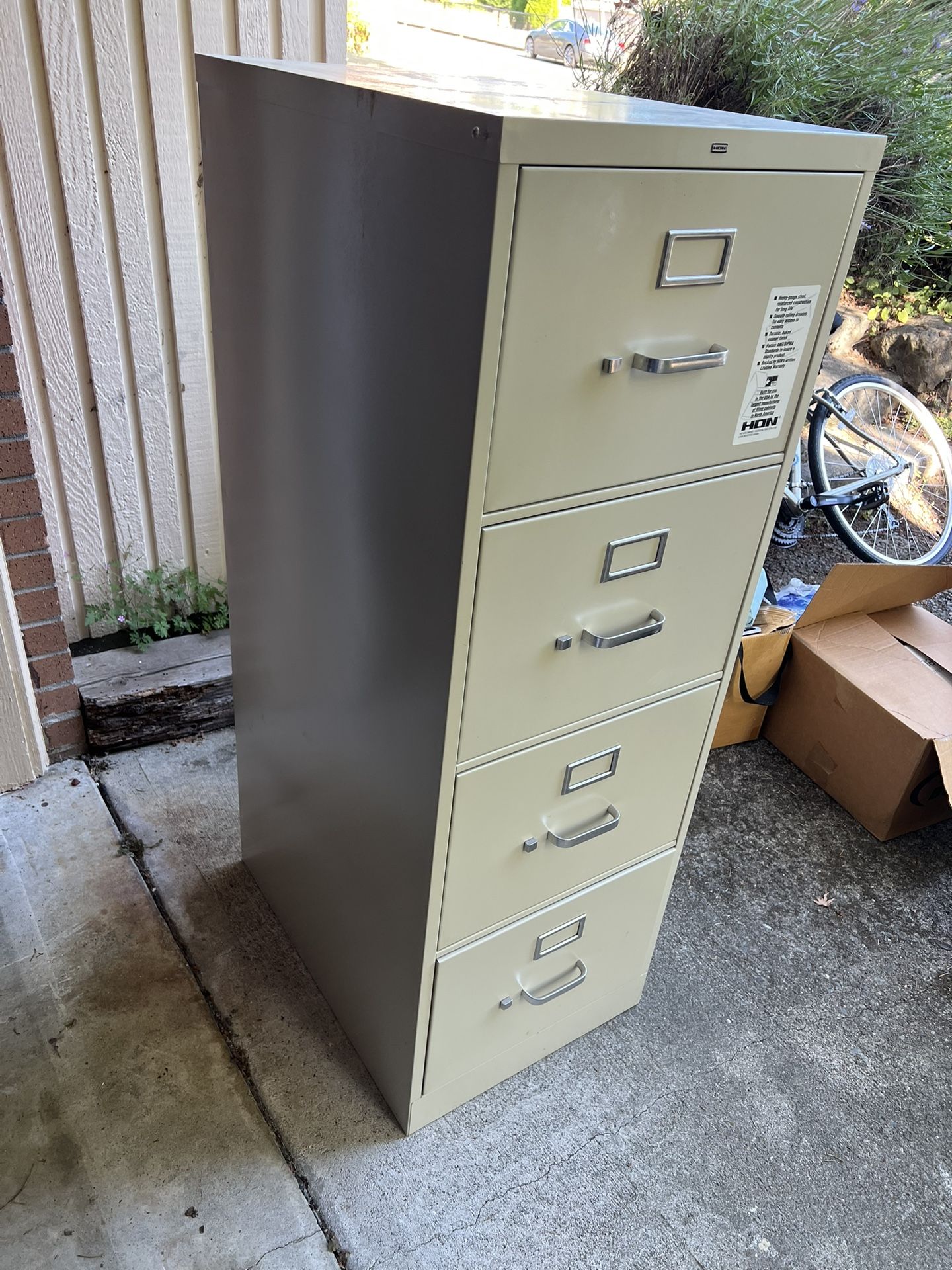 Free Metal Filing Cabinet Good Condition