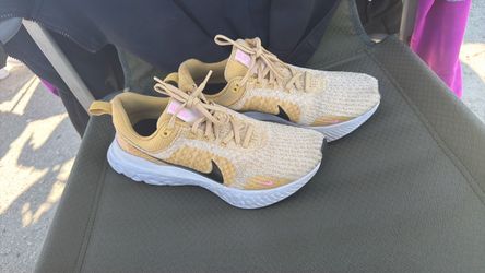 Nike Women's Athletic Shoes in Yellow and Black size 10
