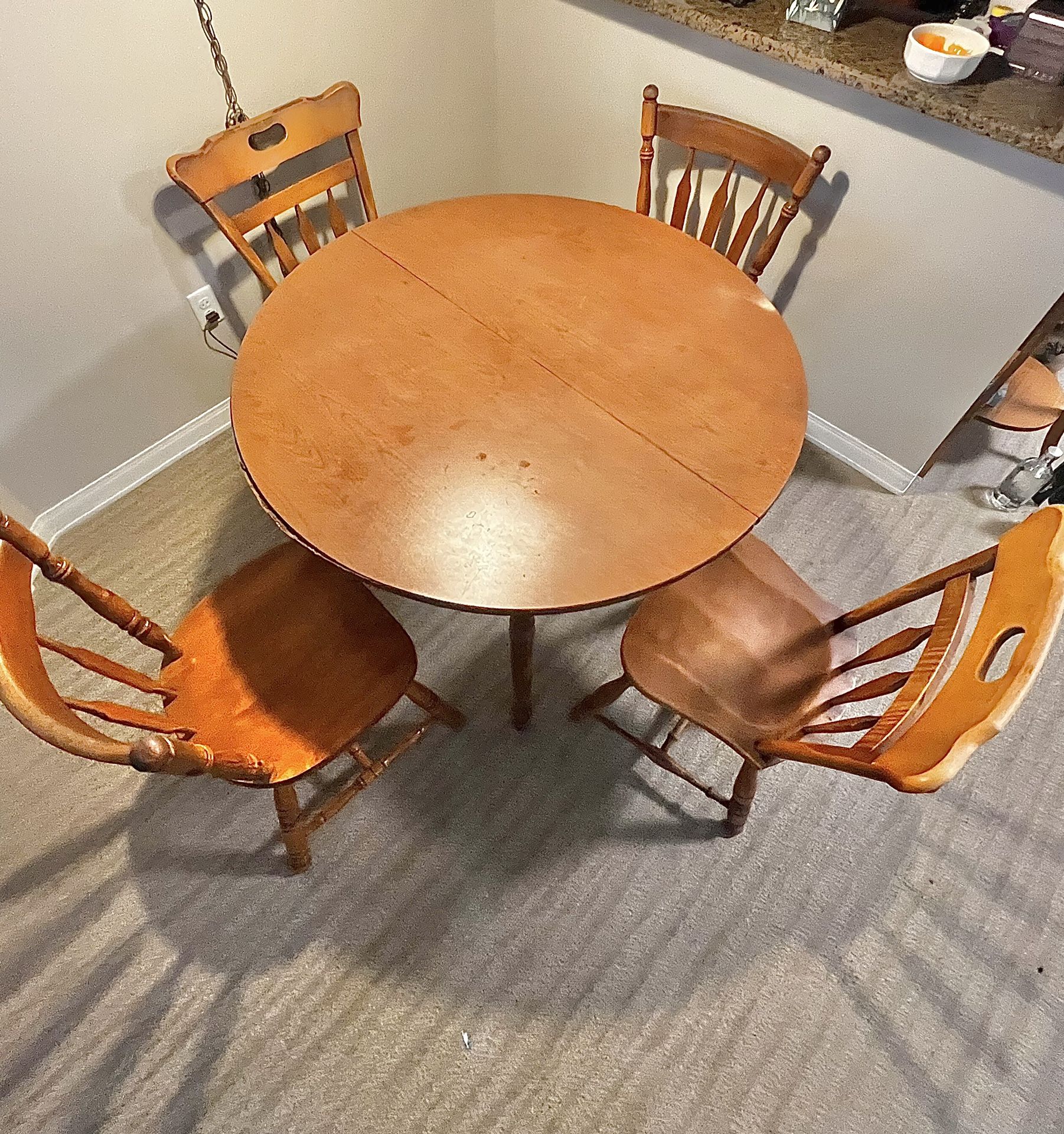 Round Kitchen Table And 4 Chairs