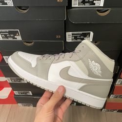 Jordan 1 Mid “Linen”