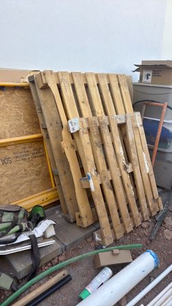Free plywood and pallets