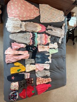 Bundle of baby girl clothes (6 to 9 months)
