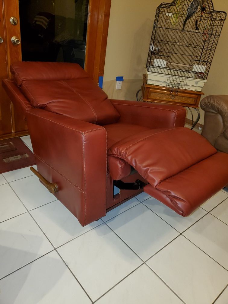 Lazboy Leather Recliner Sofa Chair "jaxx" burgundy for Sale in Miami