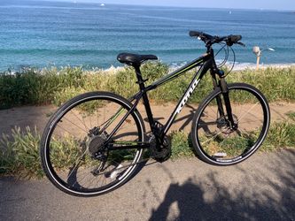 Kona Mahuna. 27 speed large size lightweight aluminum frame with hydraulic disc brakes