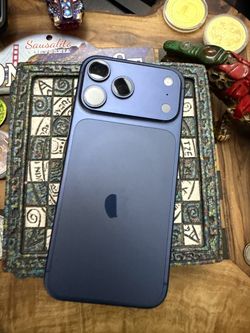 I p h o n e 17 p r o  256Gb blue unlocked