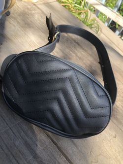 Black fanny pack