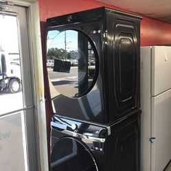 New Scratch And Dent Samsung Front Load Washer And Dryer Set. 1 year Warranty 