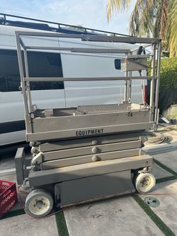 Electric Scissor Lift / Killian Area