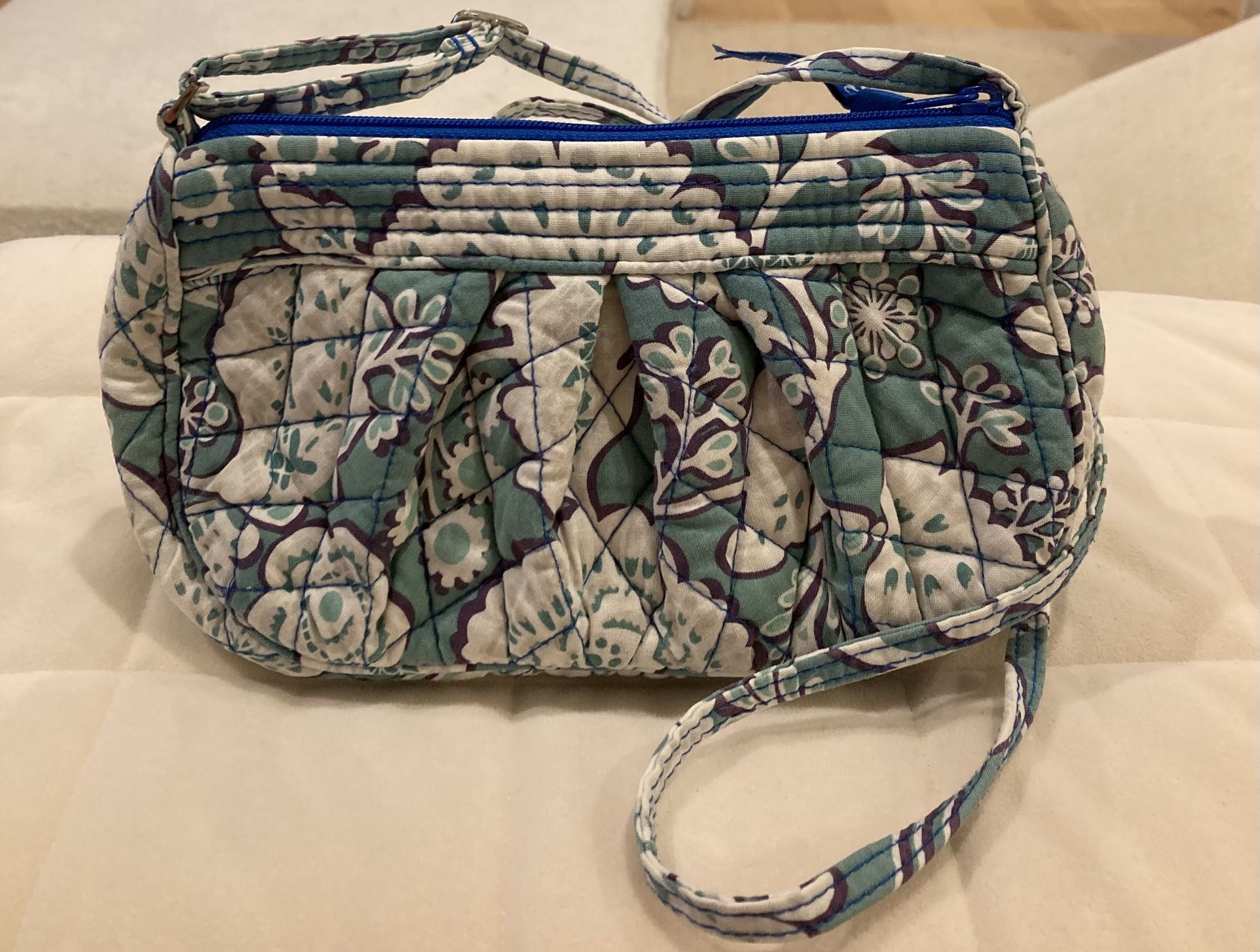 Vera Bradley Frannie Crossbody Bag, 9.5” W x 5.5” H x 3” D - Excellent Condition!
