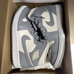 Women’s Air Jordan 1 Mid