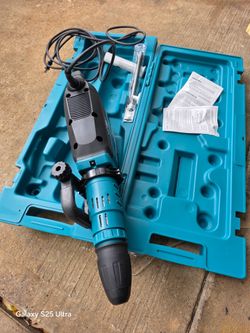 Makita demolition Hammer Drill $950 Price FIRM/ Nueva PRECIO FIRME $950
