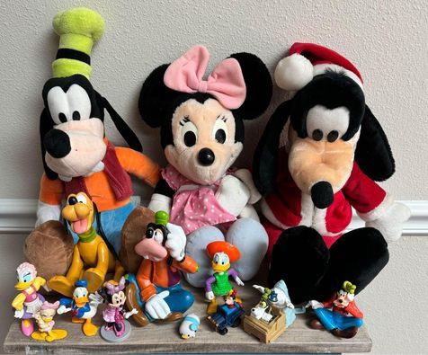 Disney Plush Toy Lot Minnie Goofy Pluto Donald some vintage $25 for All xox