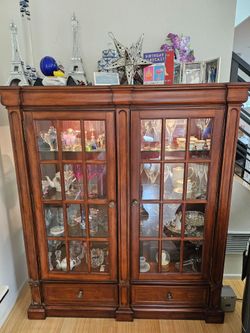 Curio cabinet glassware display