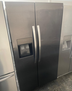 Deal: Frigidaire SxS Fridge – Ice/Water, Clean, Ready Now