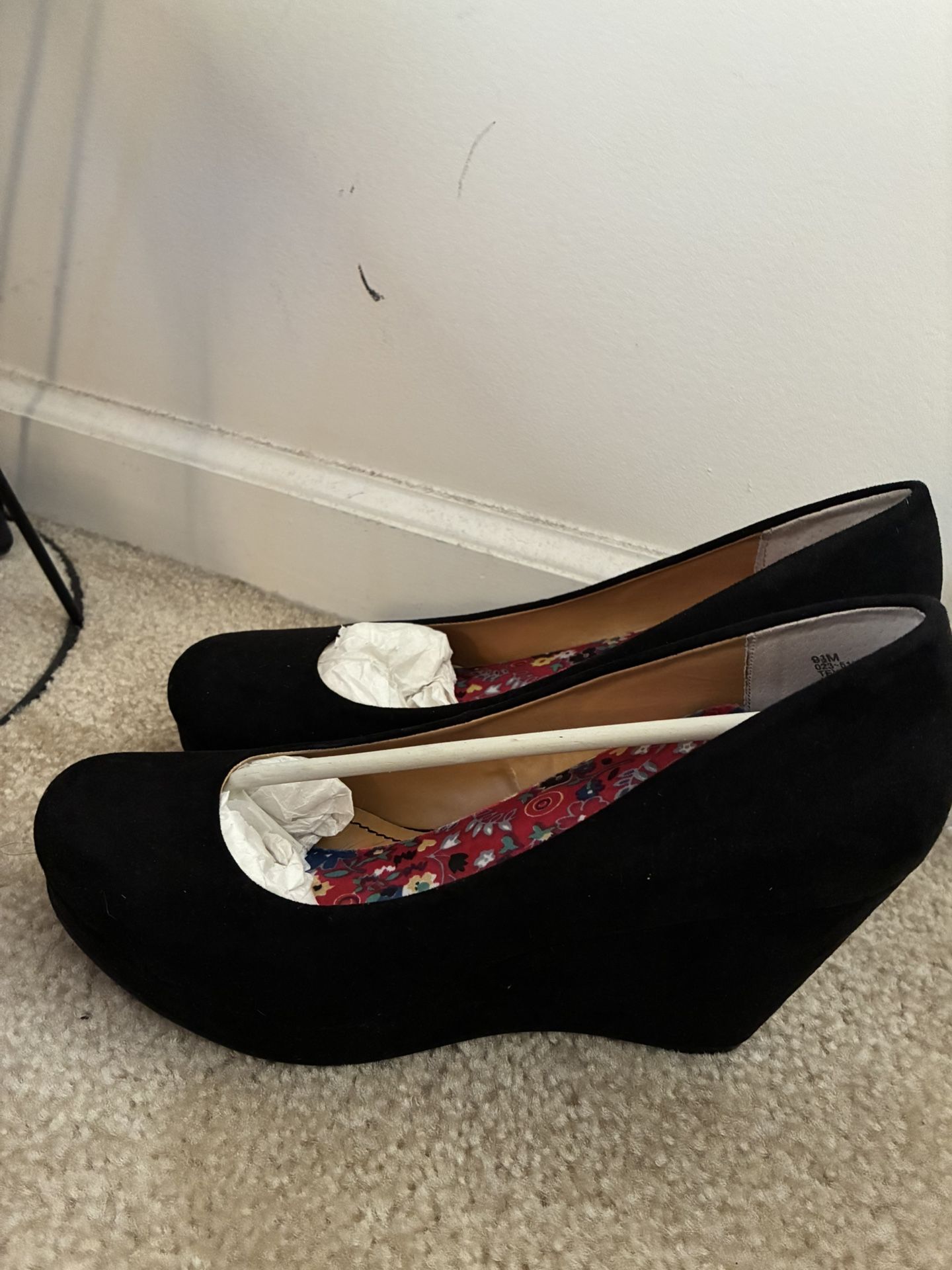 Elegant Black Wedge Shoes Size 9.5